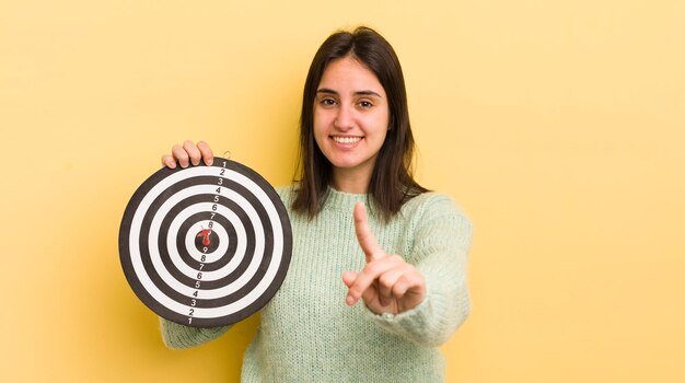 sorridendo con orgoglio e sicurezza diventando il numero uno