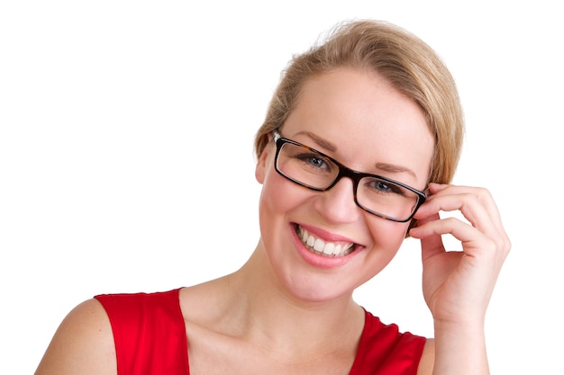 Sorridente donna bionda con gli occhiali
