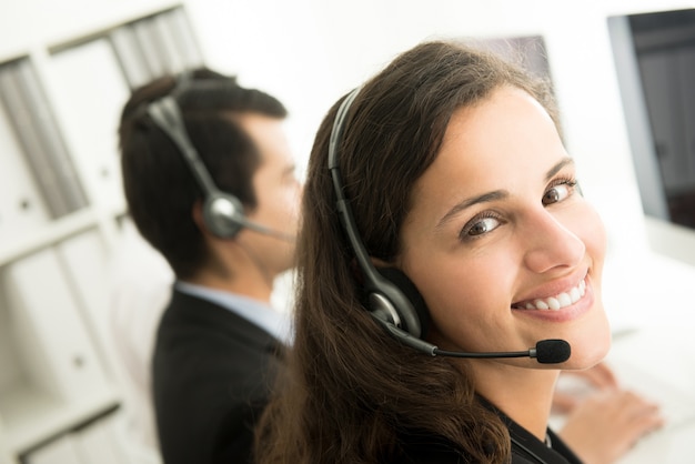 Sorridente personale del call center