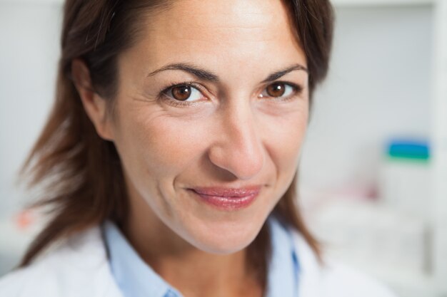 Sorridere femminile del medico