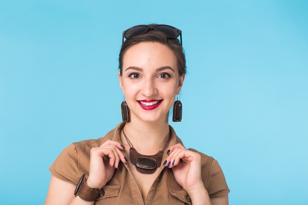 Sorridere sicuro della donna. Ritratto di donna