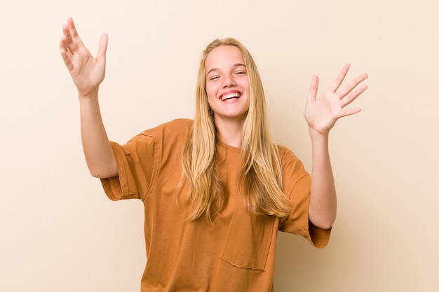 Sorridere sveglio dell'adolescente