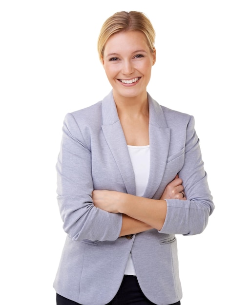 Sorriso braccia incrociate e ritratto di donna in studio con atteggiamento positivo, buono e sicuro orgoglio felice e giovane persona femminile con moda o stile d'affari isolata da uno sfondo bianco