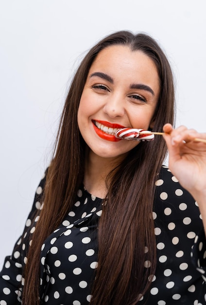 Sorriso di stile di vita femminile del ritratto Smilling donna con i denti bianchi