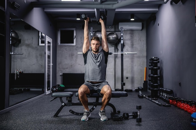 Sottile e in forma Allenamento statico per la perdita di peso per un corpo snello e in forma