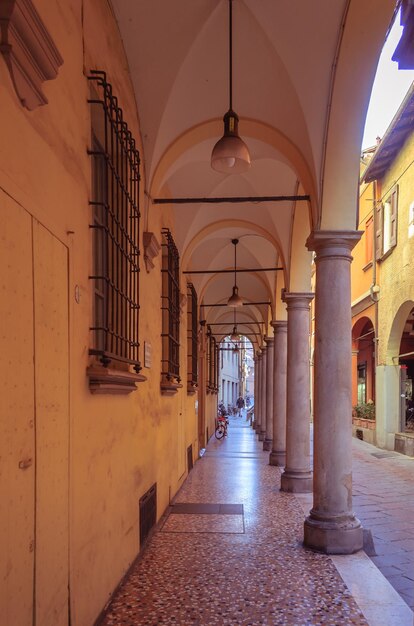 Sotto i portici di Bologna