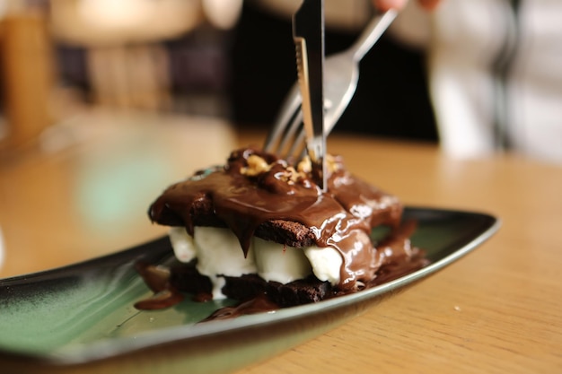 Soufflé al cioccolato con gelato