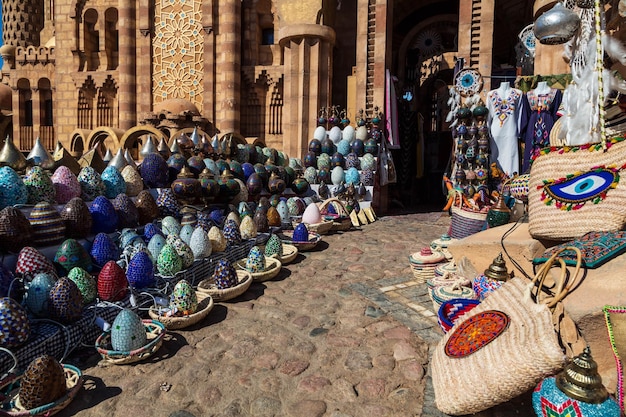 Souvenir egiziani tradizionali al mercato di strada. Sharm El Sheikh, Sinai, Egitto