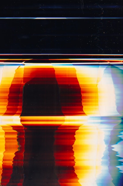 Sovrapposizione glitch digitale Rumore statico del colore Intelligenza artificiale Perdita di luce Arancio luminoso bianco nero distorsione tecnologica trama arte astratta sfondo scuro