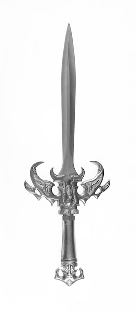 spada corta d'argento isolata su sfondo bianco