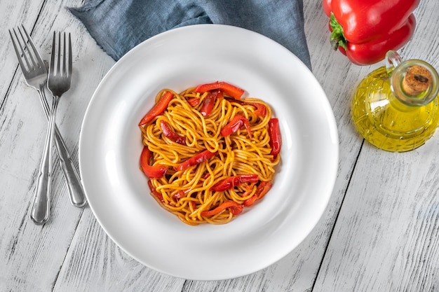 Spaghetti Al Peperone Rosso Arrosto Sulla Piastra