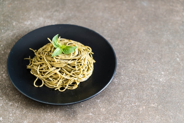 Spaghetti al pesto di basilico