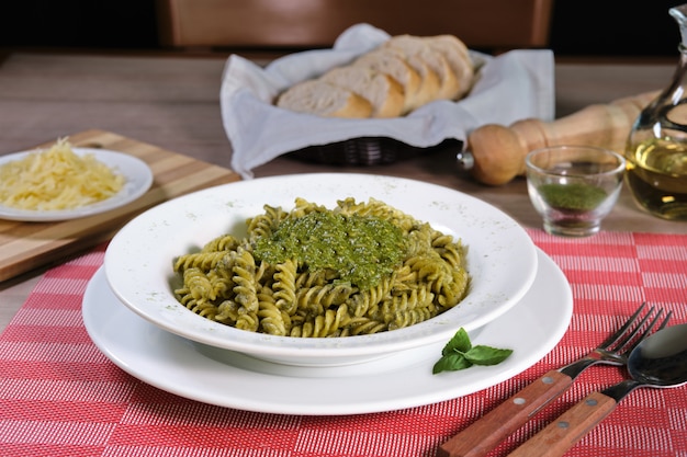 spaghetti al pesto di basilico