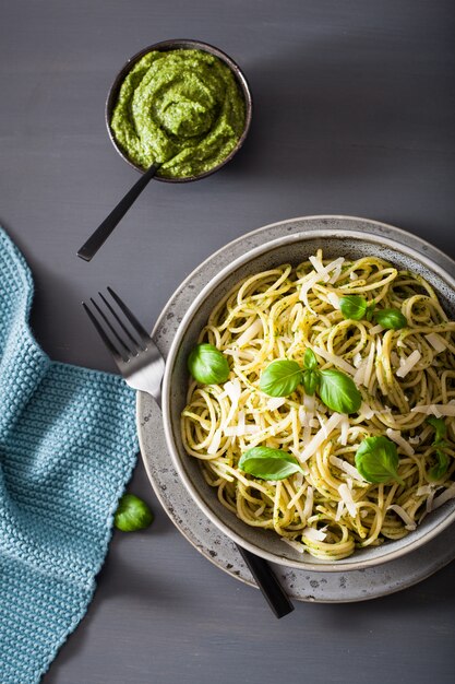 Spaghetti al pesto