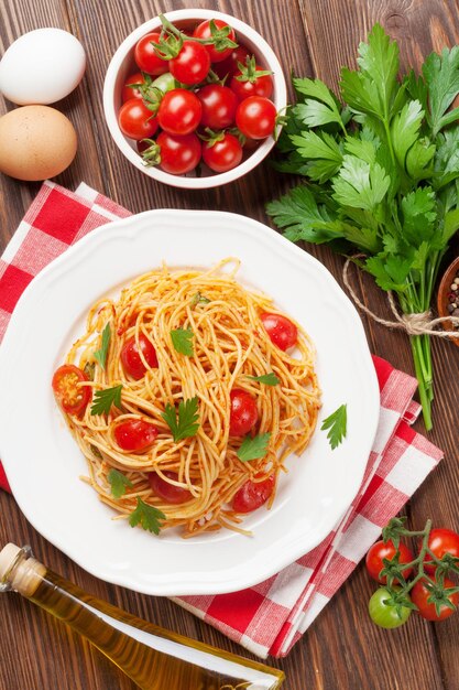 Spaghetti al pomodoro e prezzemolo