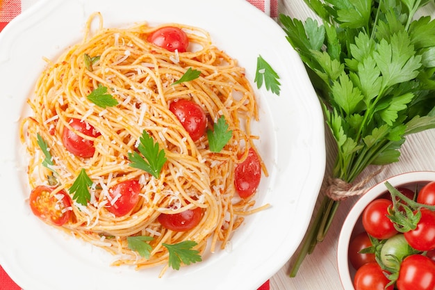 Spaghetti al pomodoro e prezzemolo