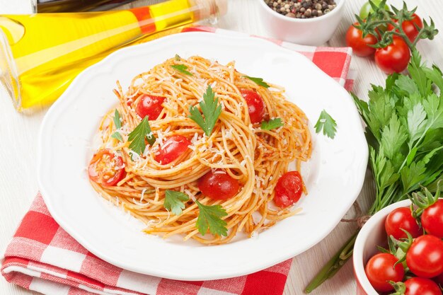 Spaghetti al pomodoro e prezzemolo