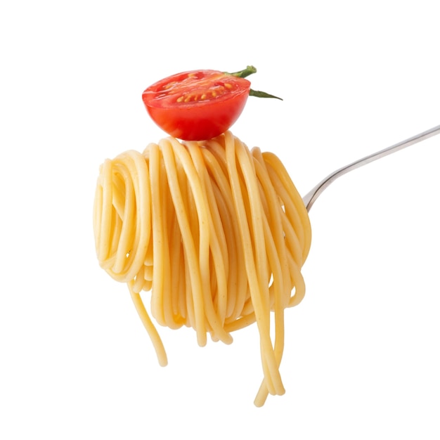 Spaghetti al pomodoro su una forcella in acciaio grigio su sfondo bianco