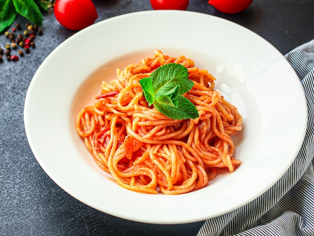 Spaghetti al sugo di pomodoro