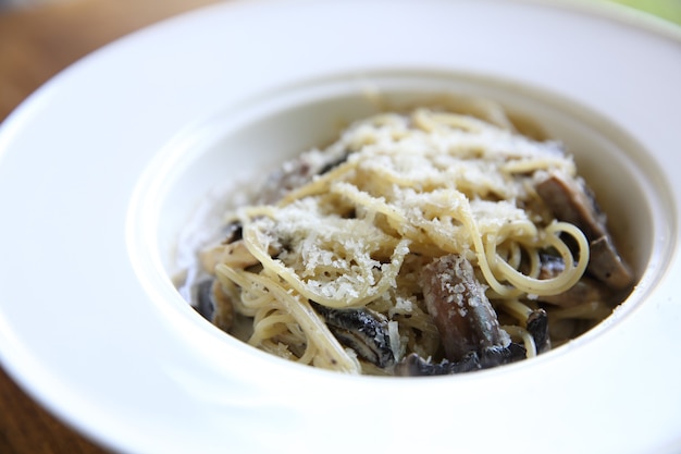 spaghetti al tartufo con funghi