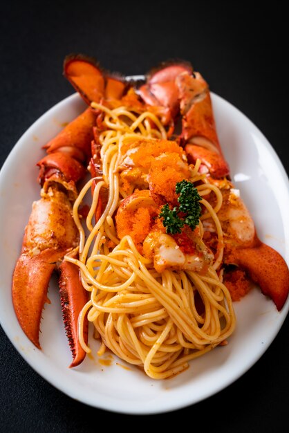 spaghetti all&#39;aragosta con uovo di gamberetti