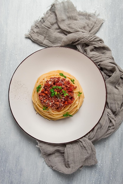 Spaghetti alla bolognese vista dall'alto primo piano senza persone fatte in casa