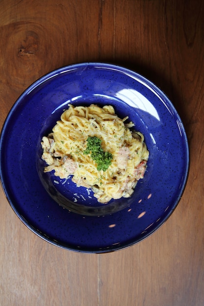 Spaghetti alla carbonara con pancetta e formaggio