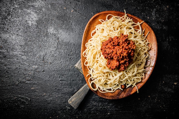 Spaghetti bolognese pronti sul tavolo