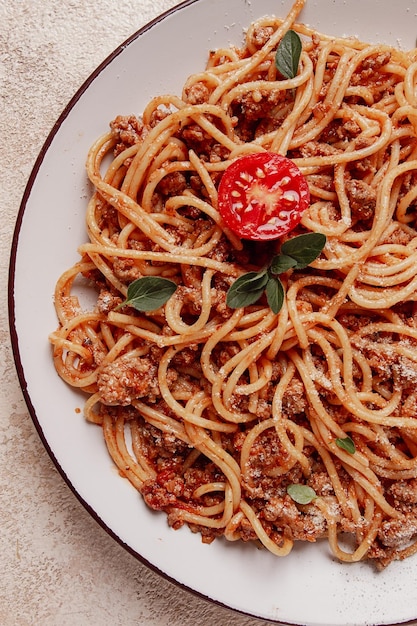 Spaghetti Bolognese vista da vicino da cima nessuna gente fatta in casa