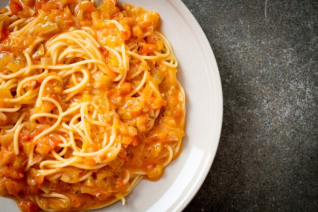 spaghetti con crema di pomodoro o salsa rosa