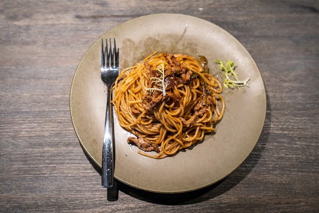 Spaghetti Con Manzo E Pepe Nero