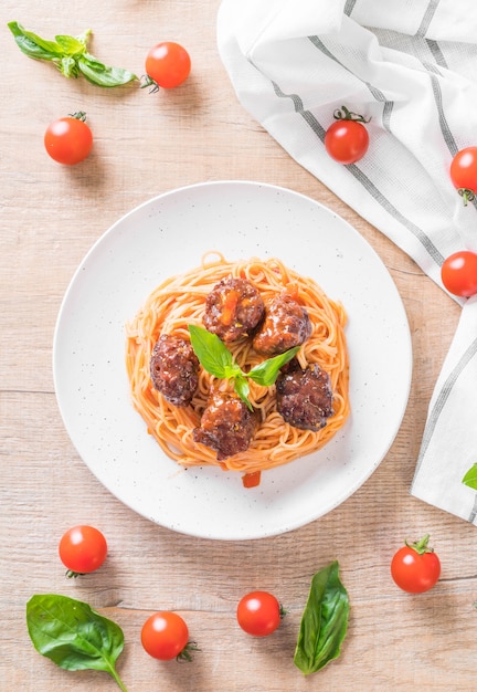 spaghetti con polpette di carne