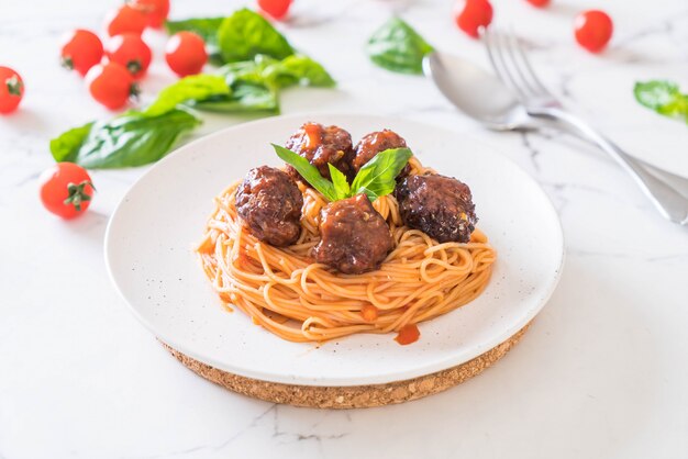 spaghetti con polpette di carne