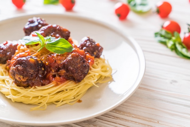 spaghetti con polpette di carne