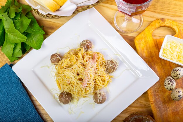 Spaghetti con polpette di carne