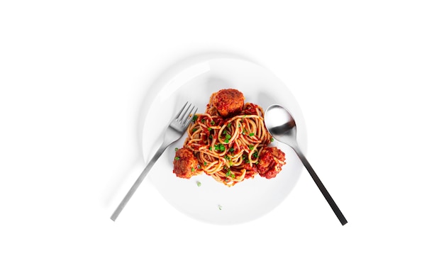 Spaghetti con polpette in salsa di pomodoro isolato su uno sfondo bianco. Foto di alta qualità
