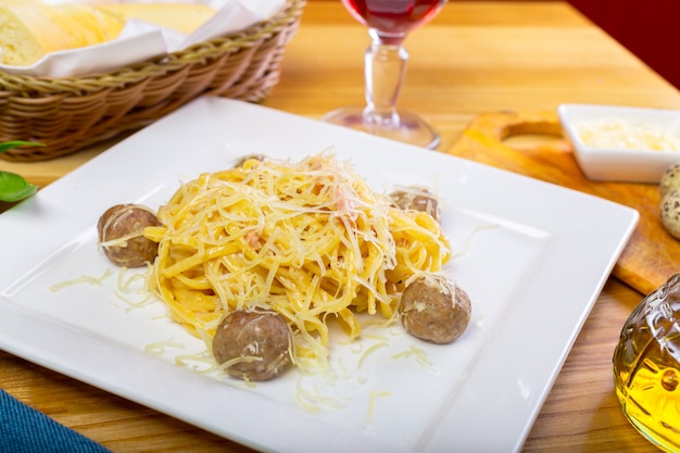 Spaghetti Con Polpette