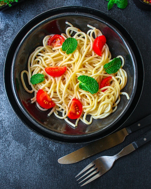 spaghetti con pomodoro