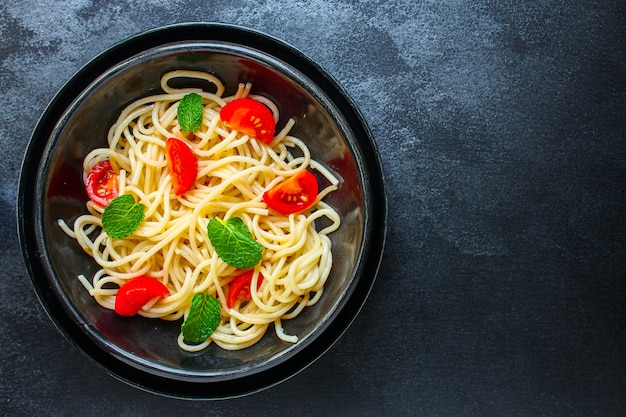 spaghetti con pomodoro