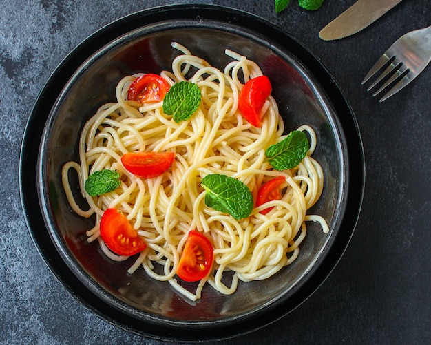 spaghetti con pomodoro