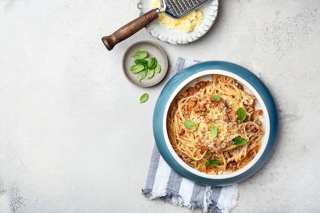 Spaghetti con ragù di manzo al pomodoro bolognese