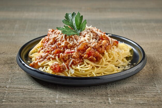 spaghetti con salsa bolognese