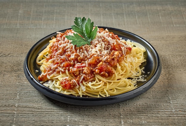 spaghetti con salsa bolognese