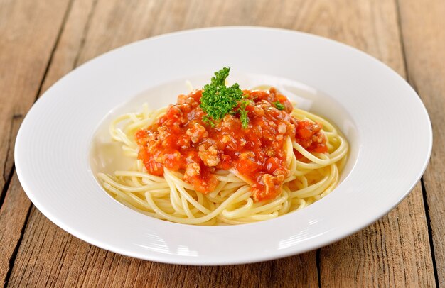 Spaghetti con salsa di pomodoro.