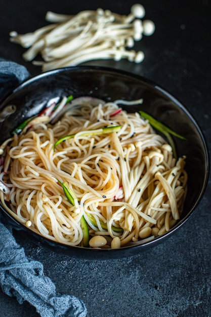 spaghetti di ghiaccio verdure Enoki cellophane pasta Miso Ramen zuppa funchose pho frutti di mare