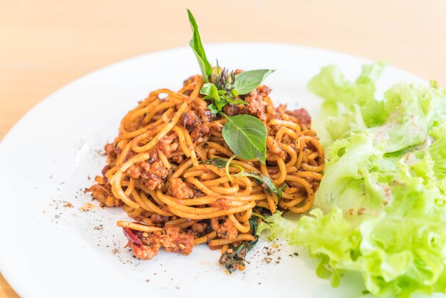 spaghetti di maiale con salsa di pomodoro