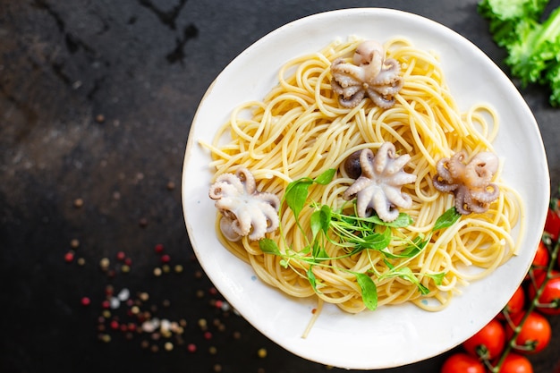 Spaghetti di polpo ai frutti di mare secondo piatto fresco