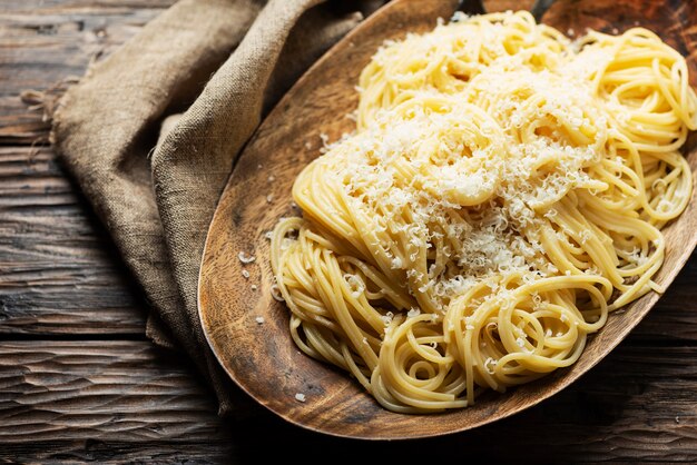 Spaghetti iatlian tradizionali con formaggio