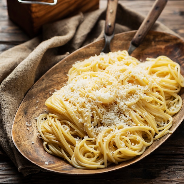 Spaghetti iatlian tradizionali con formaggio