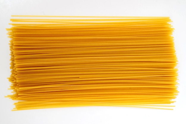 Spaghetti italiani crudi non cotti